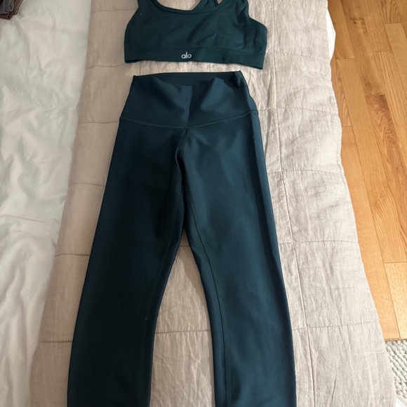 Alo Seamless Ribbed Bra - Midnight Green - Picture 3 of 4